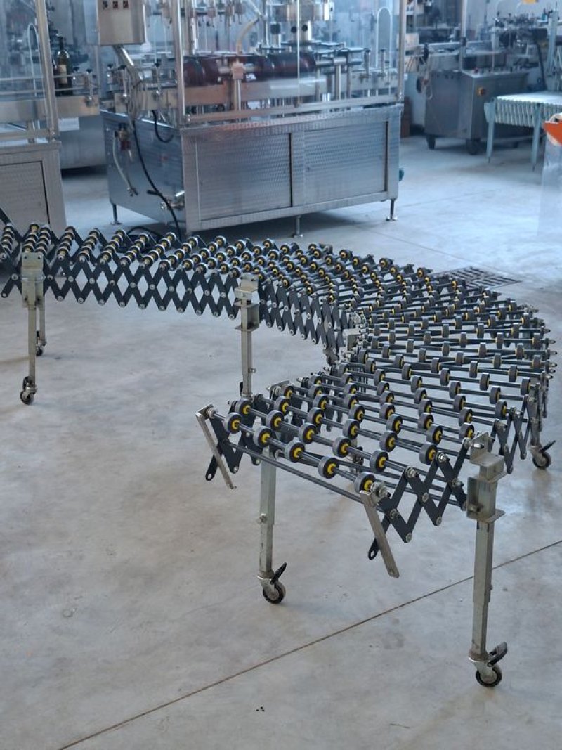 FLEXIBLE ACCORDION-TYPE ROLLER CONVEYOR WITH PLASTIC ROLLERS, SECOND HAND EQUIPMENT