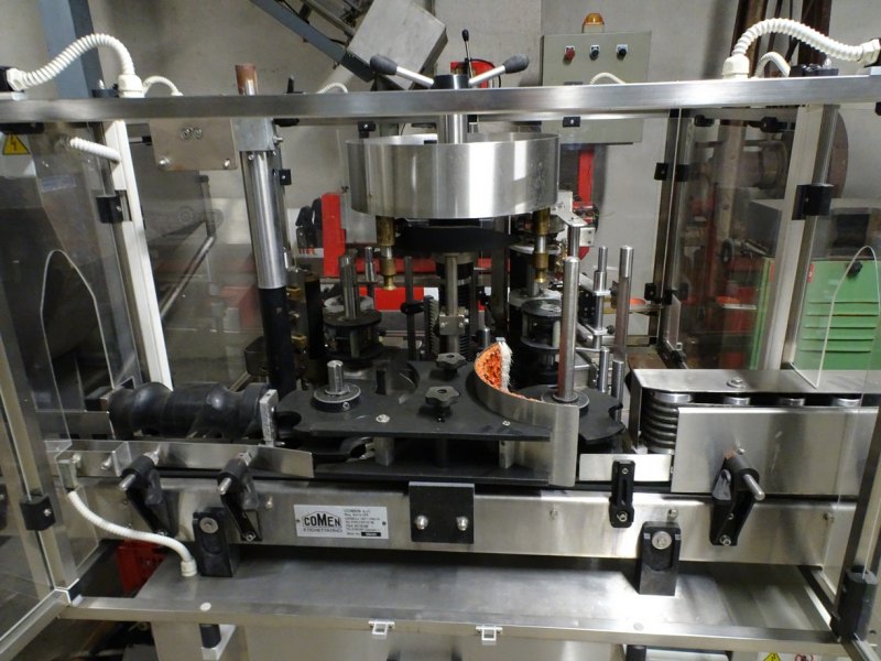 GLUE LABELLING MACHINE COMEN MODEL SR1 WITH 2 STATIONS AND LOCKING HEADS FOR APPLY LABEL BACK LABEL AND STICKER SECOND-HAND MACHINE