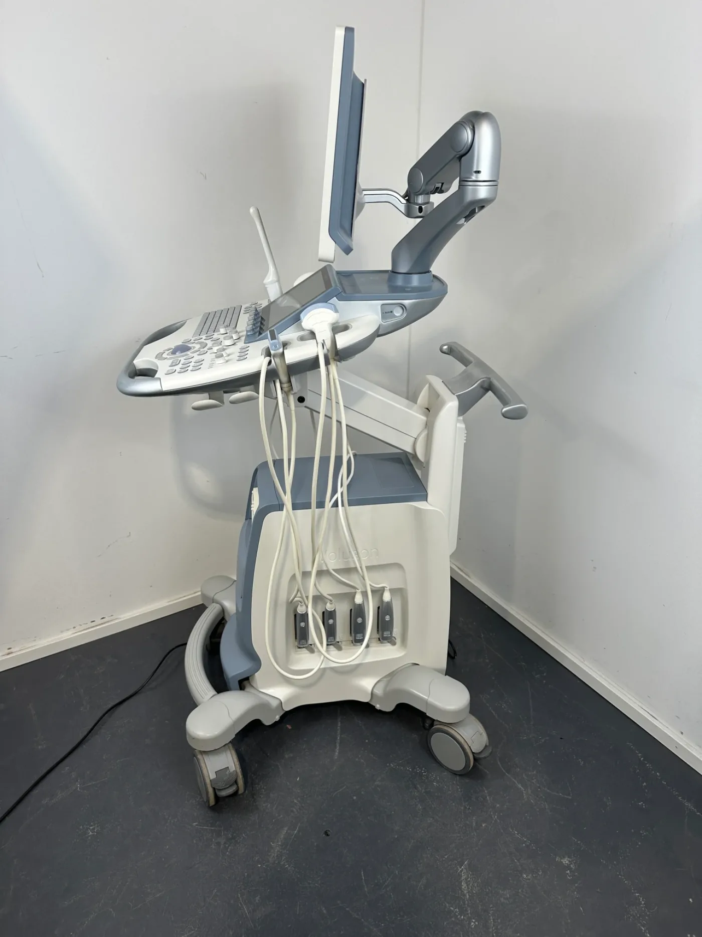 GE Voluson S10 BT16 Ultraschallgerät – Bj. 2016 – 4 Sonden ML6-15 / C1-5 / RAB6 / IC9 – 3D/4D - 3