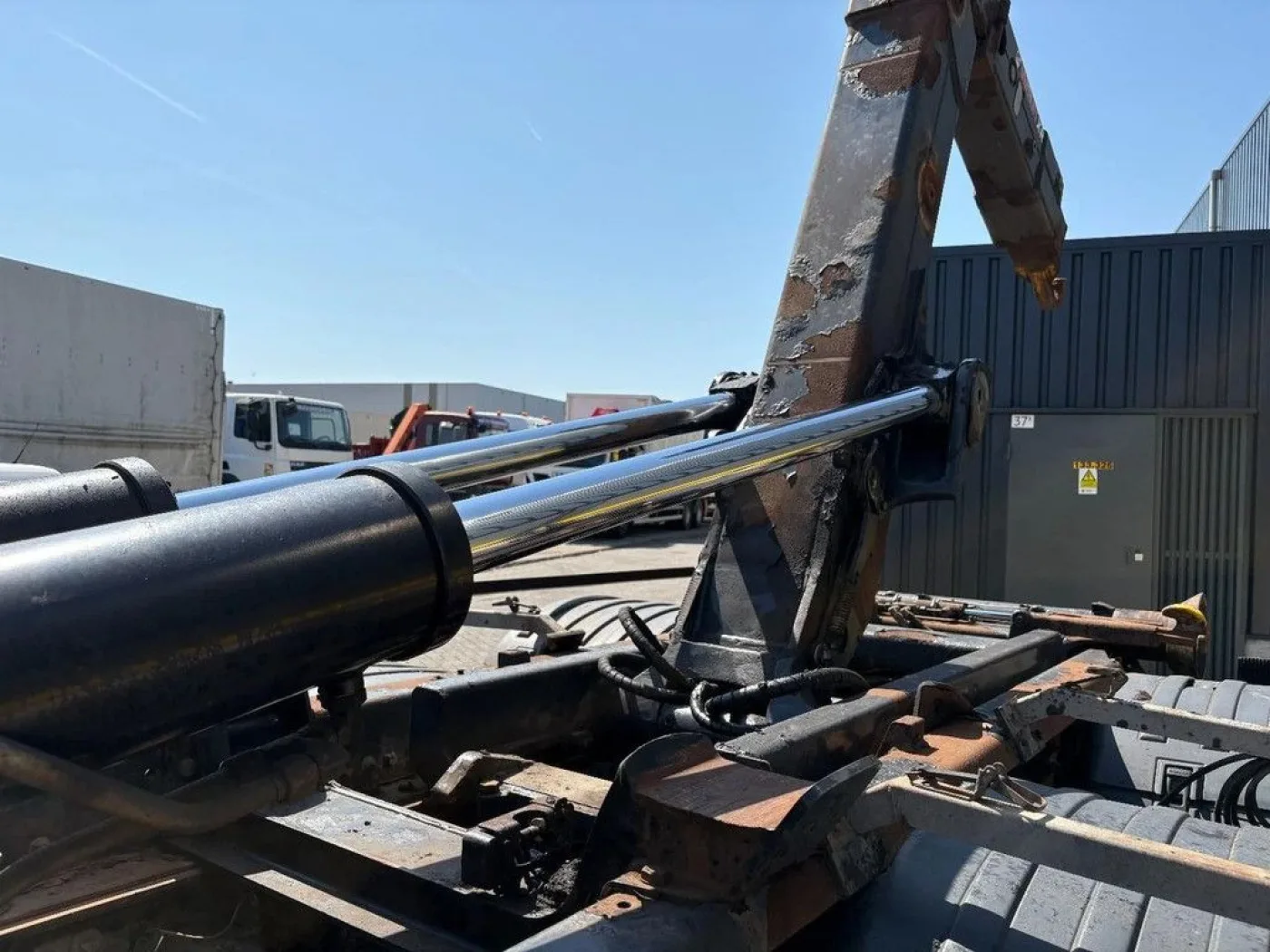 Scania P 360 + HOOK ARM SYSTEM + 6X2 + EURO 5 + HEIGHT ADJUSTABLE HOOK - 8