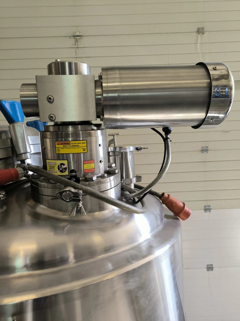 STAINLESS STEEL 316L REACTOR 910 LITERS WITH JACKET, HERMETIC INSULATION, AGITATION AND CONTROL PANEL
