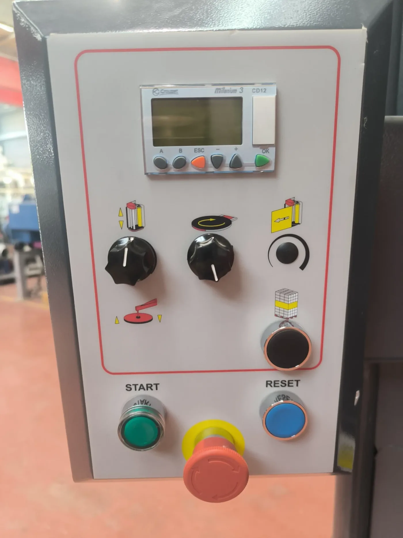 USED SEMI-AUTOMATIC PALLET WRAPPER - 6