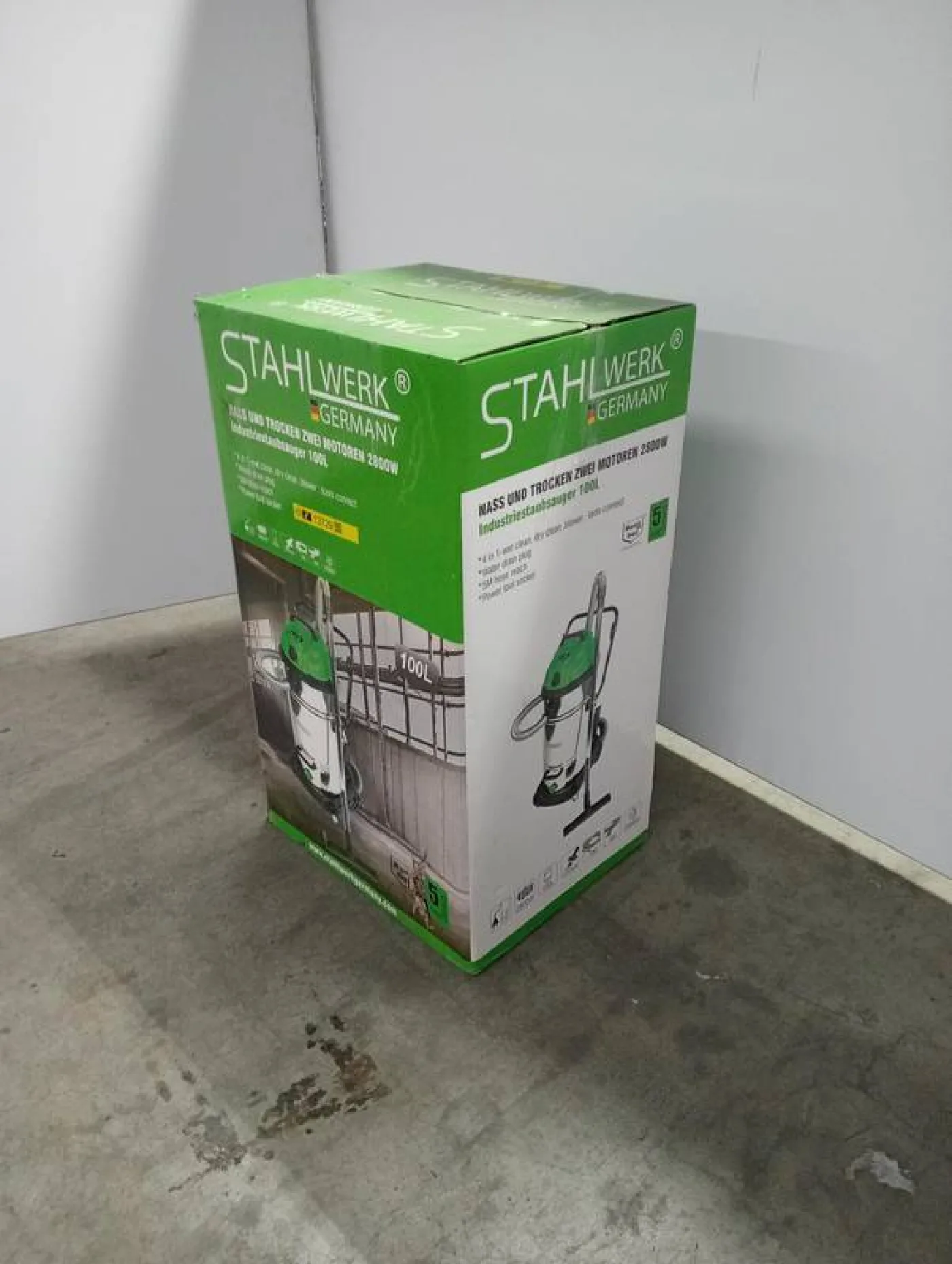 Vacuum cleaner. Wet and dry - 3