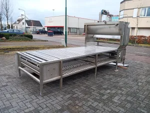 Gambrelling table