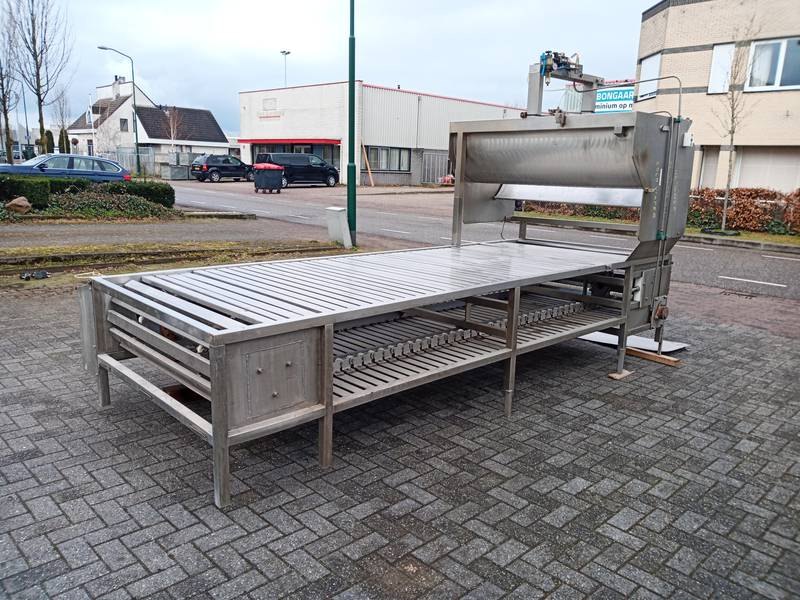 Gambrelling table