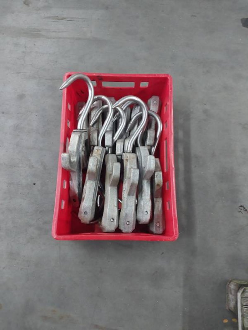Cattle hooks