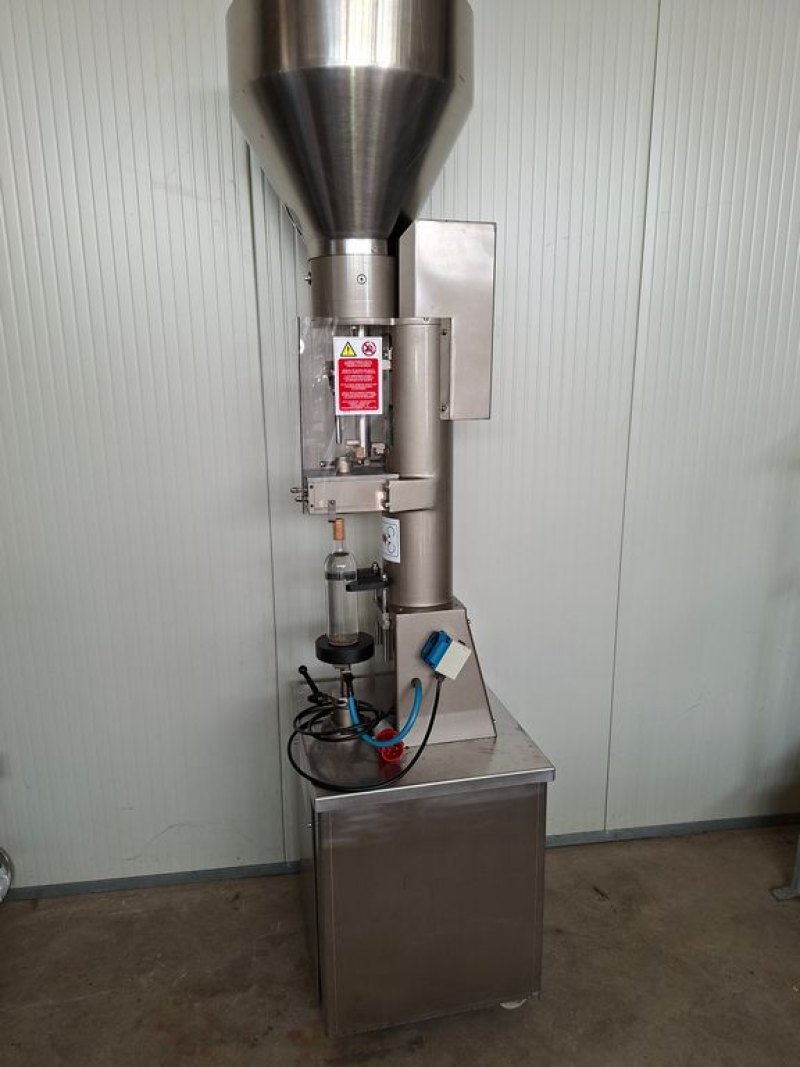 SEMIAUTOMATIC CORKING MACHINE MONTANARO F.LLI, FOR NATURAL CORK, 380 VOLT, SECOND-HAND MACHINE