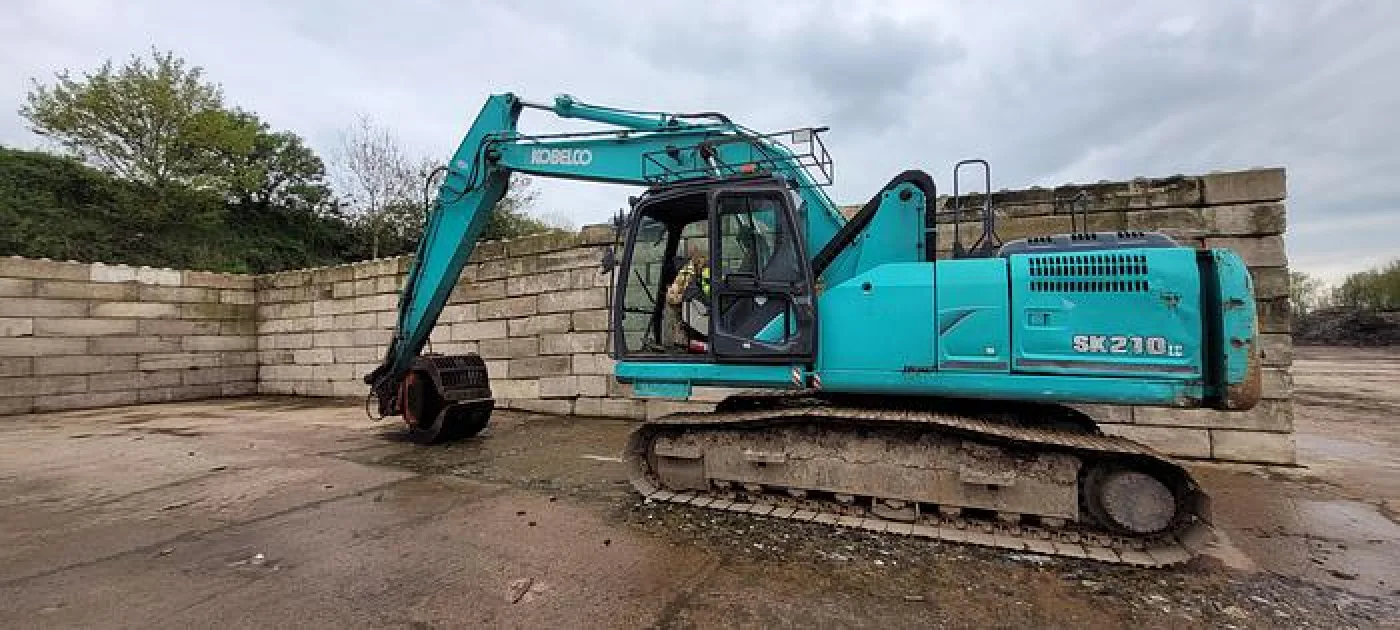 2014 Kobelco SK210LC-9 Excavator - 1