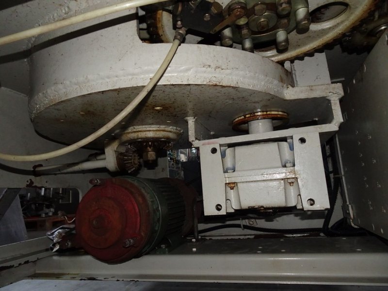 CORKING MACHINE FIRM BERTOLASO DELTA 408 WITH 8 HEADS FOR NATURAL CORK, SECOND-HAND MACHINE