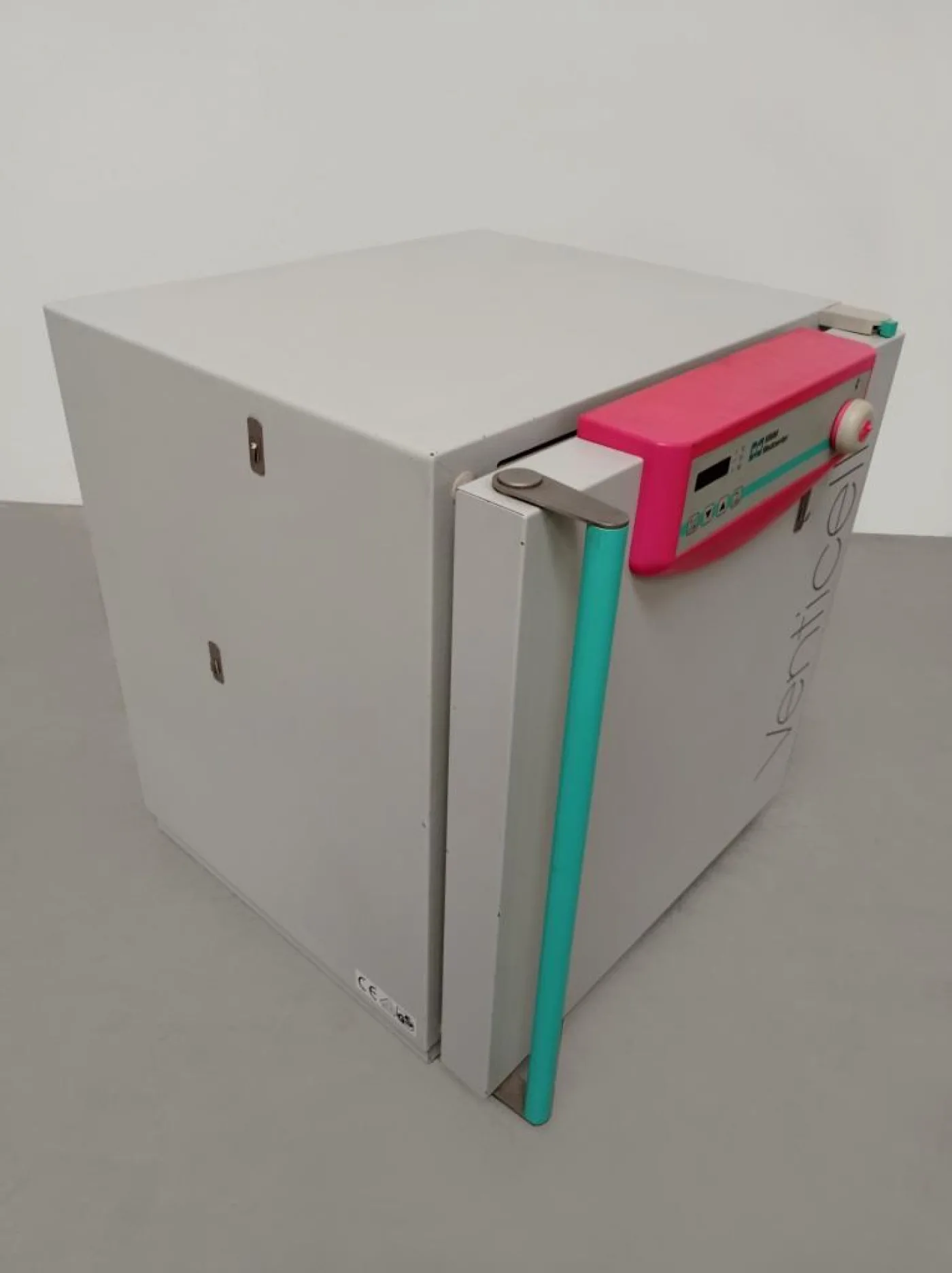 FORNO DI ESSICCAZIONE DA LABORATORIO – MMM MEDCENTER GMBH – MOD. VENTICELL 55 - 4