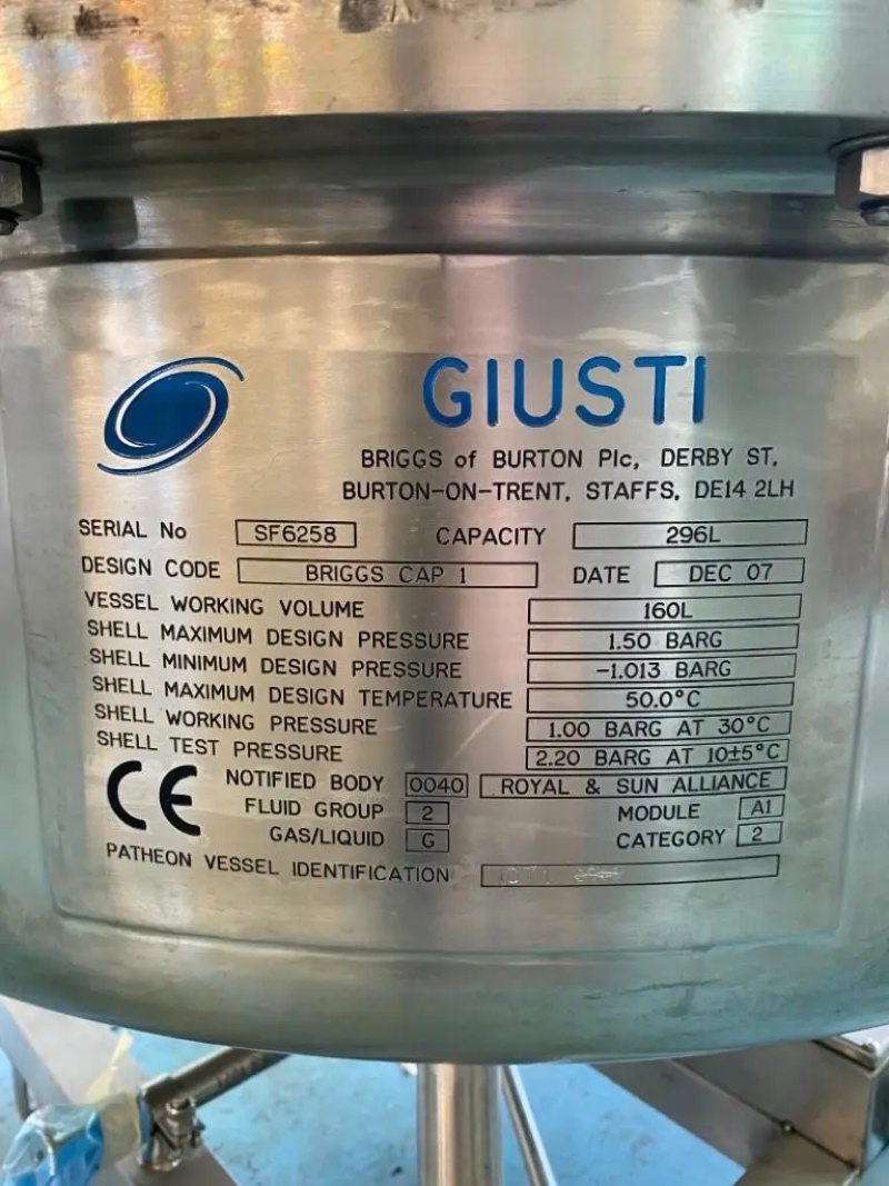 USED STAINLESS STEEL TANK 160 LITERS WITH AGITATION