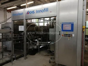 Rinsing, filling and sealing machine