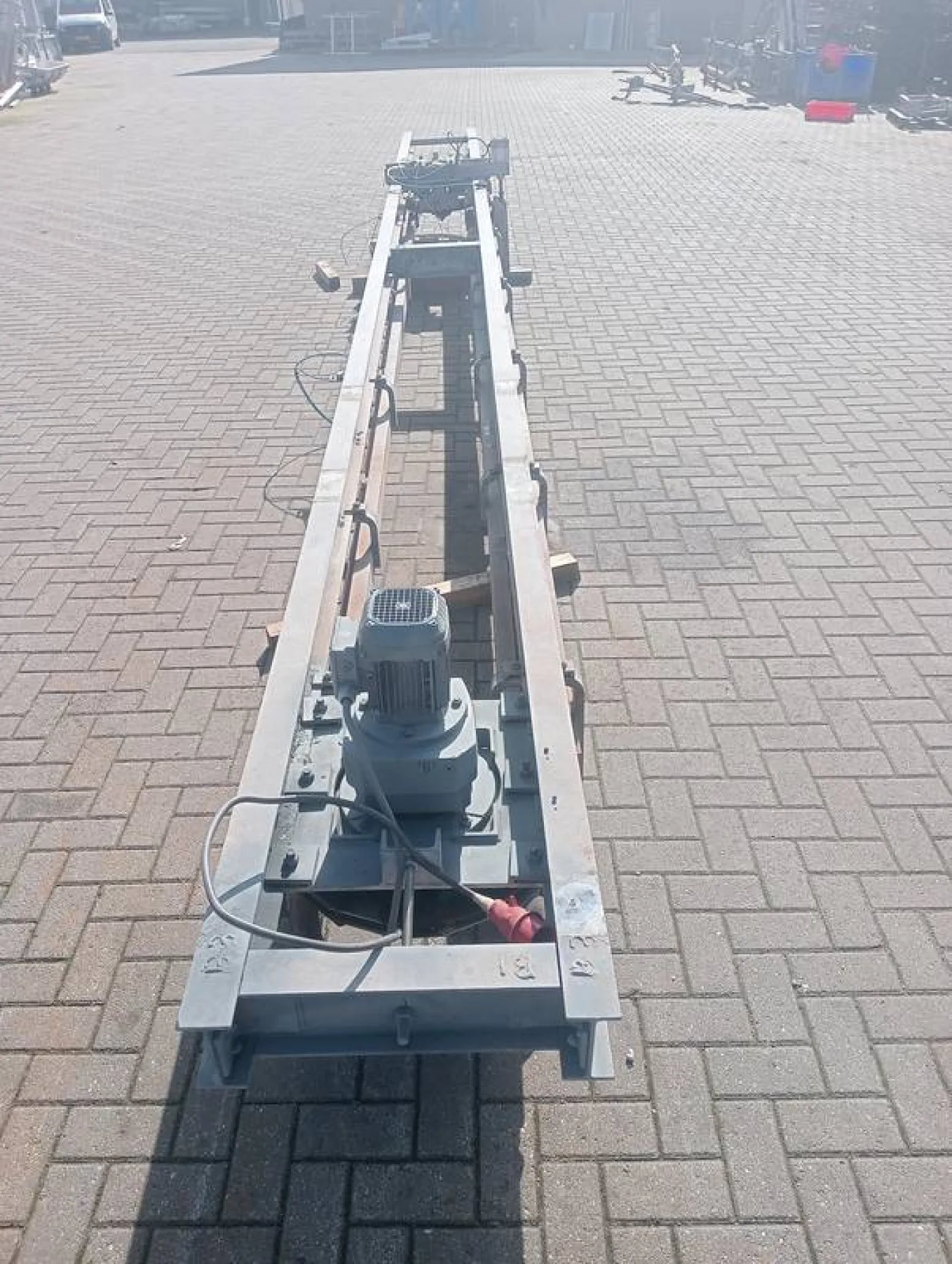 Slaughtering conveyor with dropper - 1