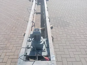 Slaughtering conveyor with dropper