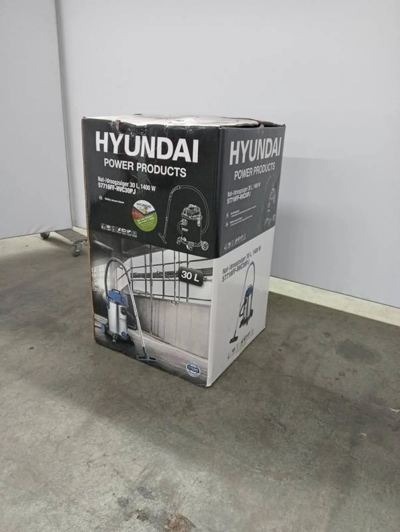 Vacuum cleaner. Wet or dry - 3