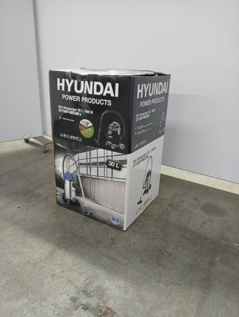 Vacuum cleaner. Wet or dry