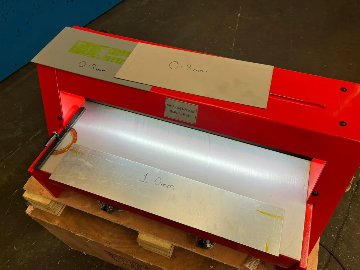 WNS Lever Guillotine 650mm x 1.25mm Capacity - WNS - W. Neal Services Ltd - 4