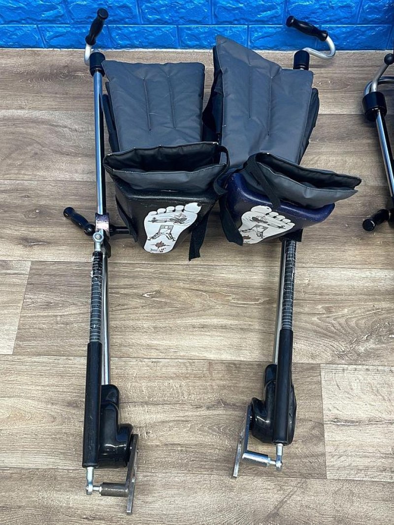 F-YFES-RT Finned Stirrup Foot Stand