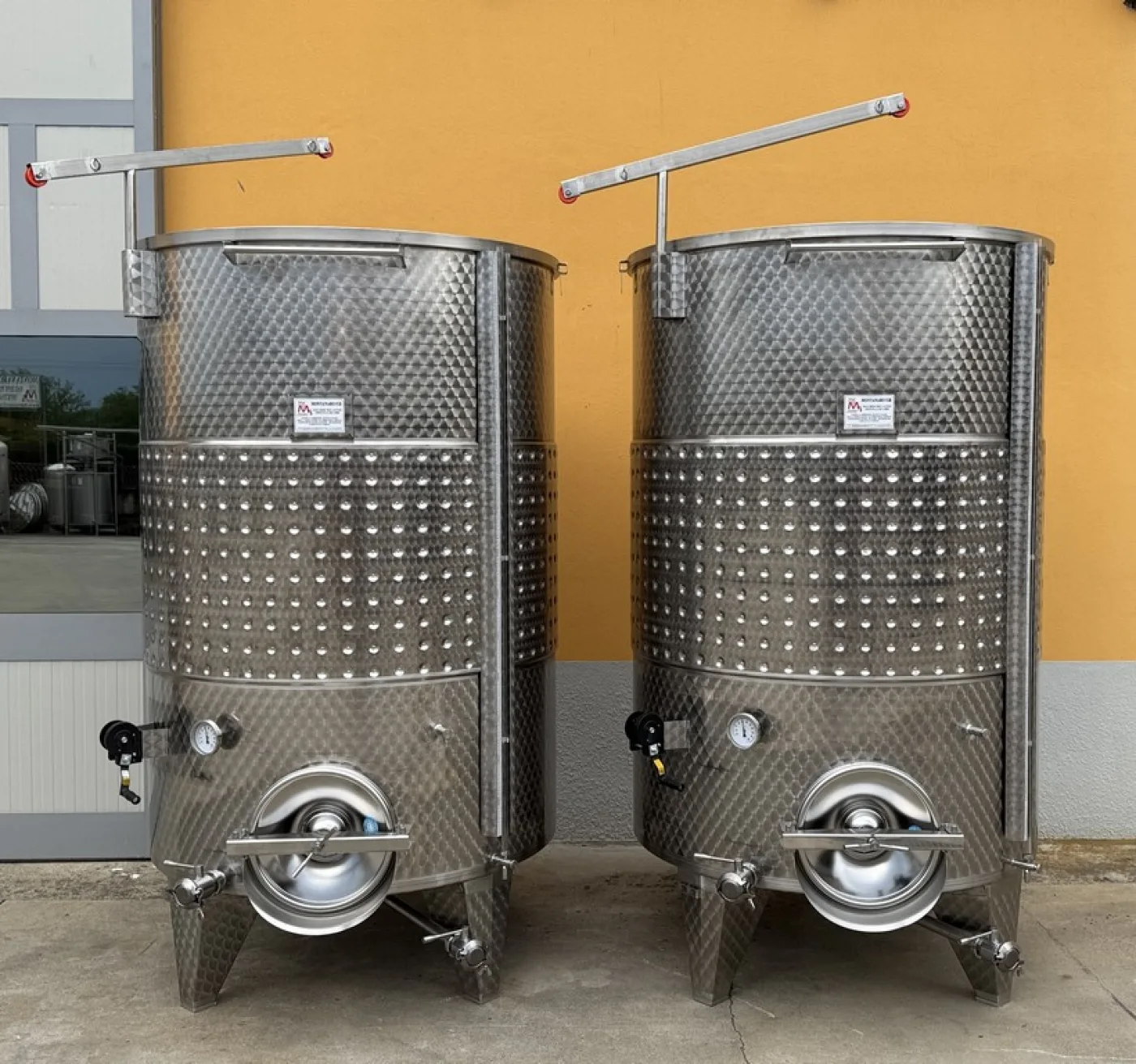 STAILESS STEEL TANKS CAPACITY LITERS 3000 (30 HL) PNEUMATIC FLOATING LID MODEL, CONICAL BOTTOM WITH BAND, NEW EQUIPMENT - 1