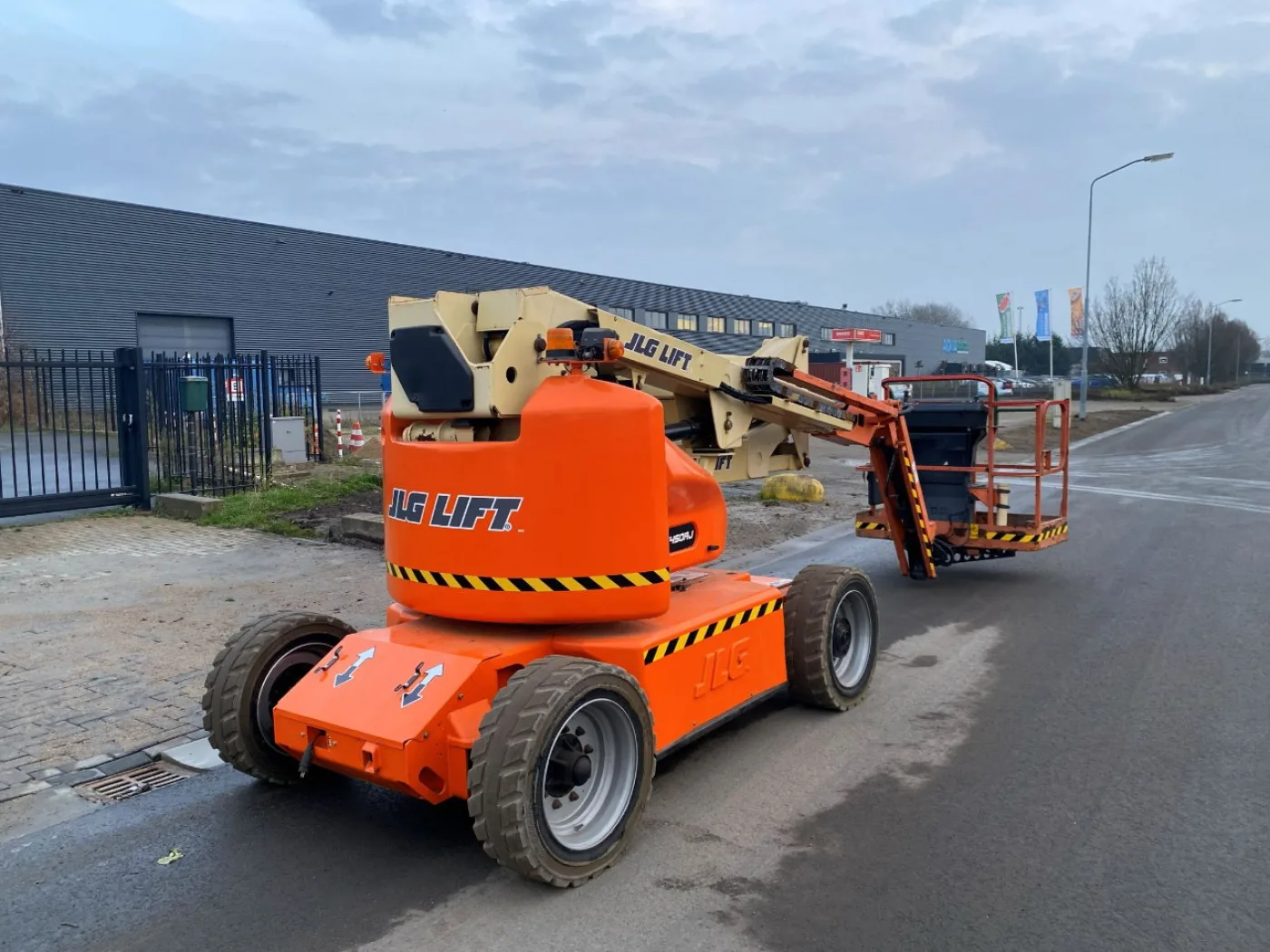 JLG E450AJ - 2