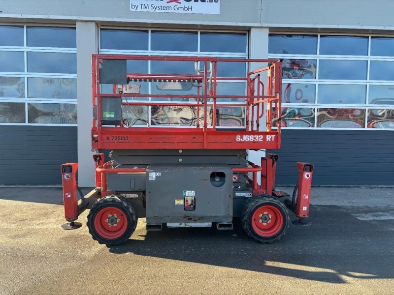 SkyJack SJ6832RT - 11,70m Diesel Scherenarbeitsbühne 4x4 Hubarbeitsbühne (N329)