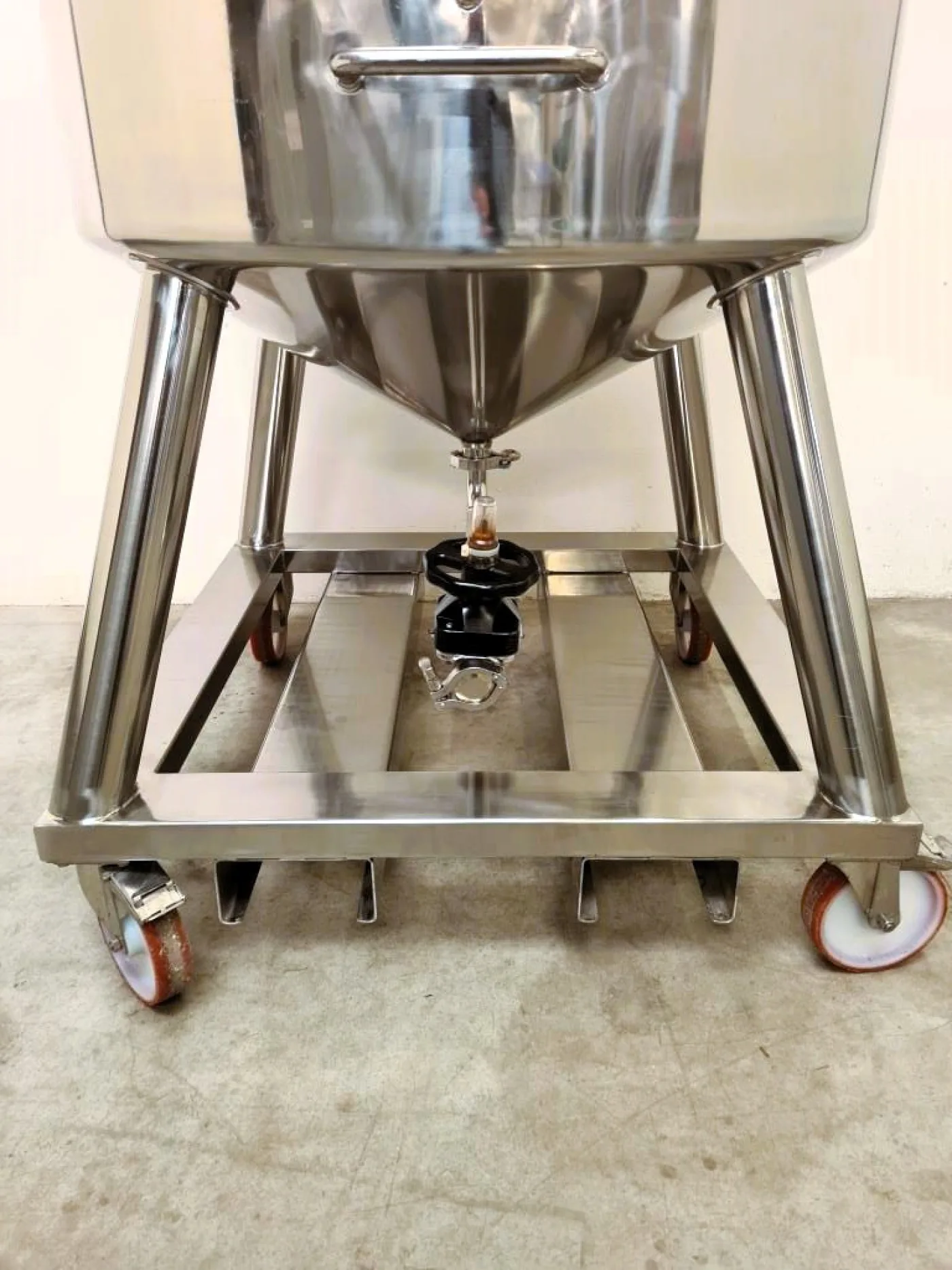 SERBATOIO CARRELLATO IN ACCIAIO – TECNINOX – MOD. 1300 L - 8