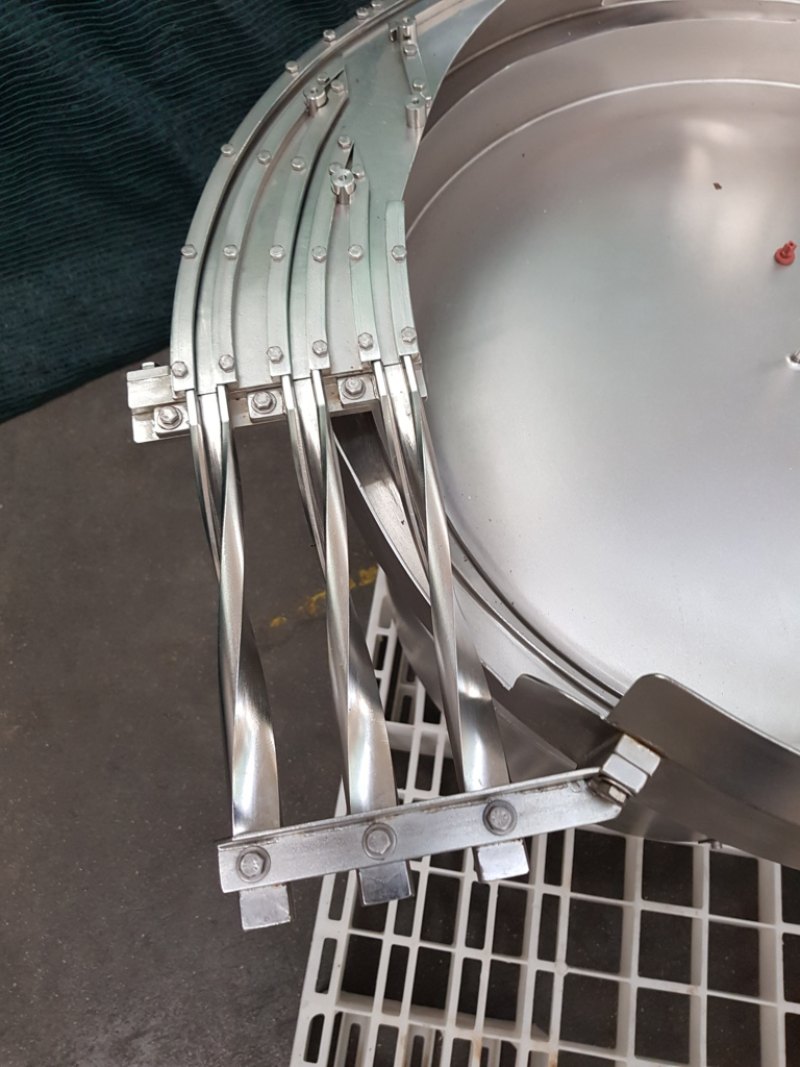 ALIMENTATORE VIBRANTE A TAZZA PER TAPPI – BAUSCH STROEBEL MOD. VWF650