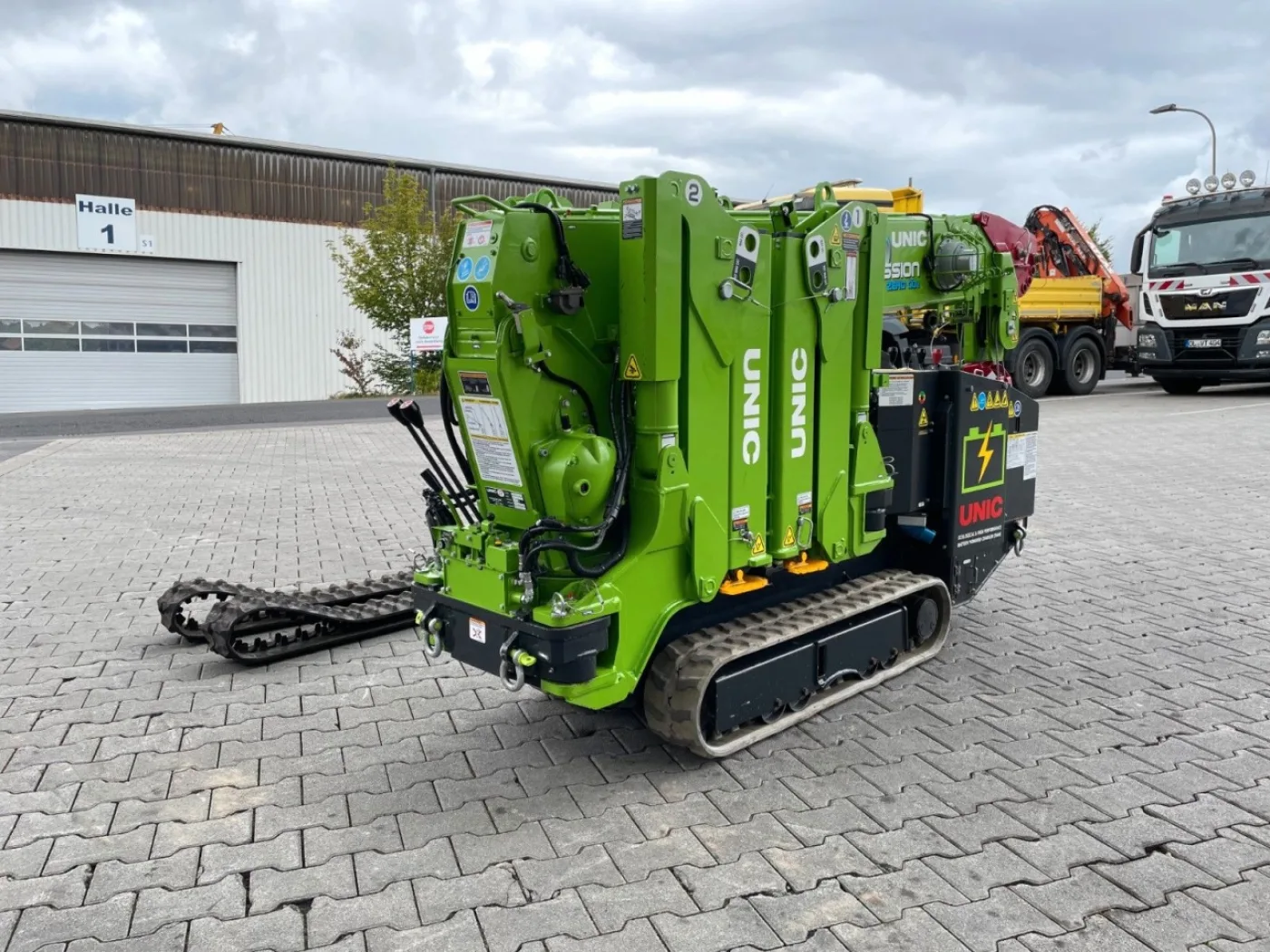 UNIC URW295CBE/ Raupenkran / 8,8m / 2,9t - 5