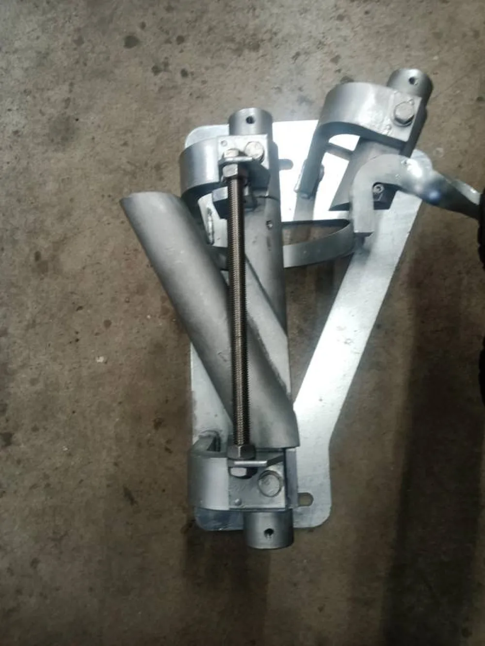Switch left inside 25°. Tube hight 15cm