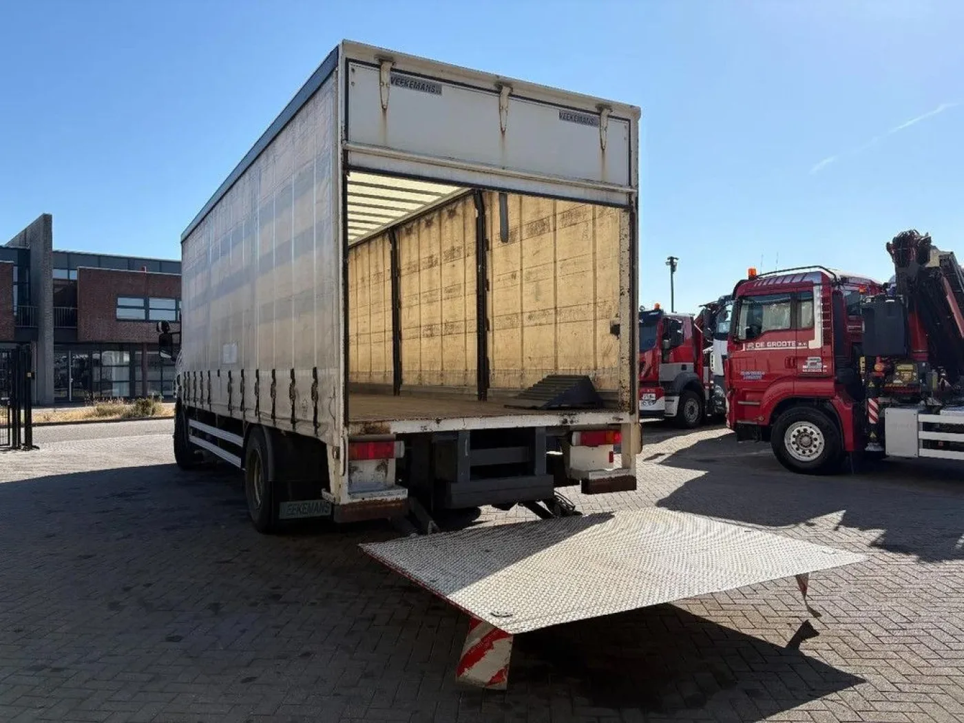 Scania P230 + 3 PEDALS + 19t + LOADLIFT 1500 KG - 6