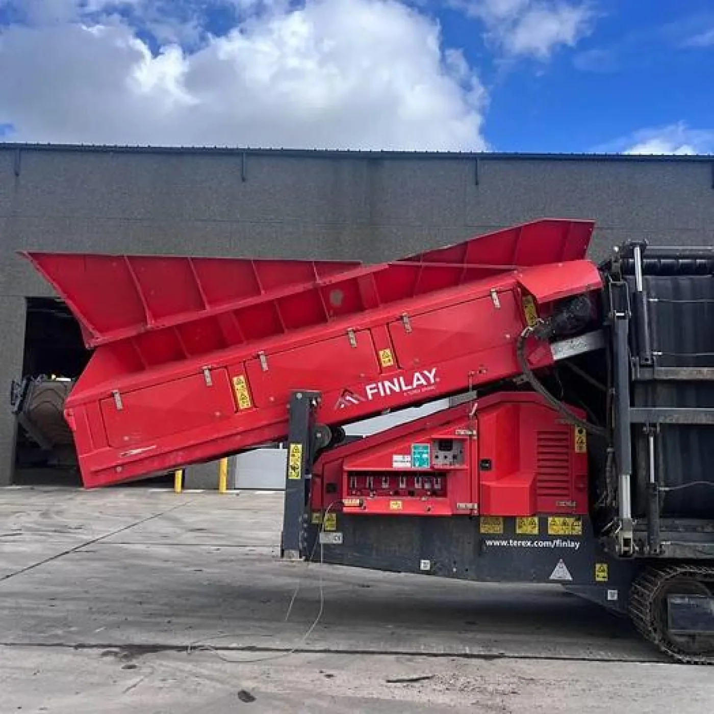 2023 Terex Finlay 883+ Mobile Scalping Screener - 2