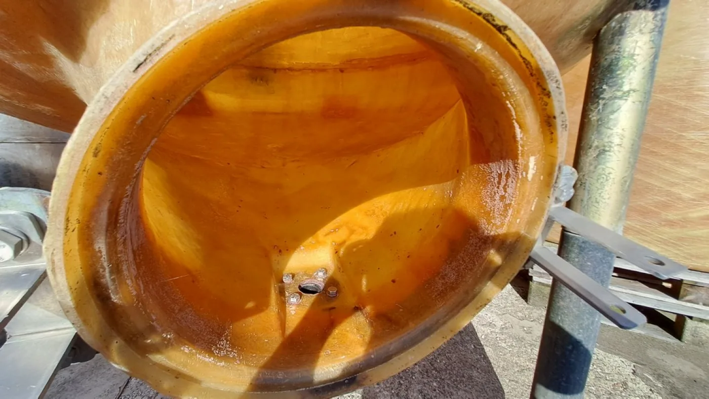 FIBERGLASS TANK MODEL STORAGE/VINIFICATION, CAPACITY 100 HL , WITH DRAIN OFF BOTTOM, SECOND HAND EQUIPMENT - 4