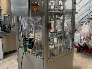 AUTOMATIC MACHINE FOR APPLYING PENDANTS/TAGS ON BOTTLES OF VARIOUS KINDS, PRIMEC BRAND, YEAR 2017, SECOND-HAND MACHINE