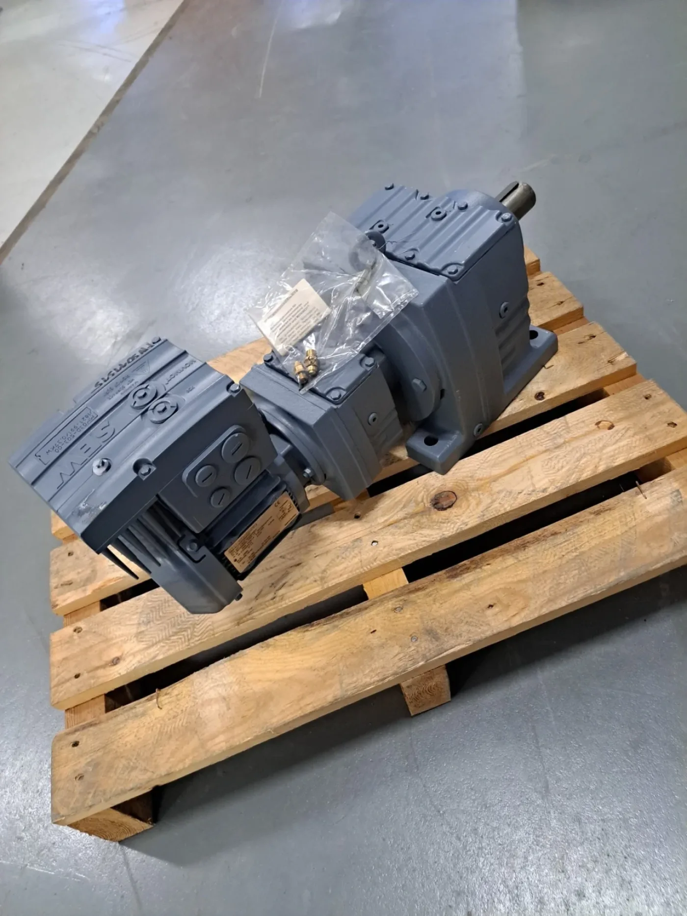 SEW Eurodrive Getriebemotor R77R37DRS71S4/MM03 - 3