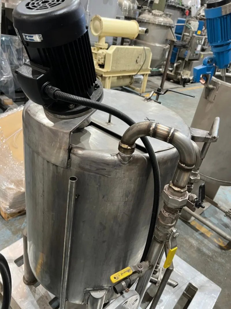 USED STAINLESS STEEL TANK WITH AGITATION CAPACITY 150 LITERS