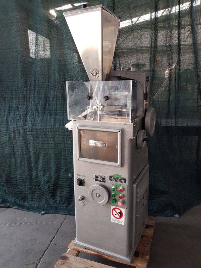 COMPRIMITRICE ROTATIVA – RONCHI MOD. AM8197