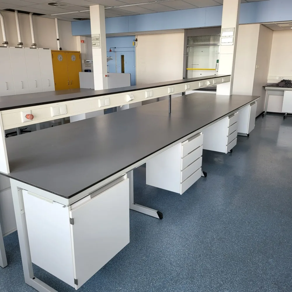 2050 – Used S+B island laboratory table (545 cm)