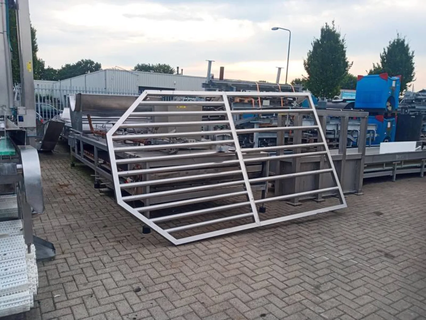 Wall protection frame - 5