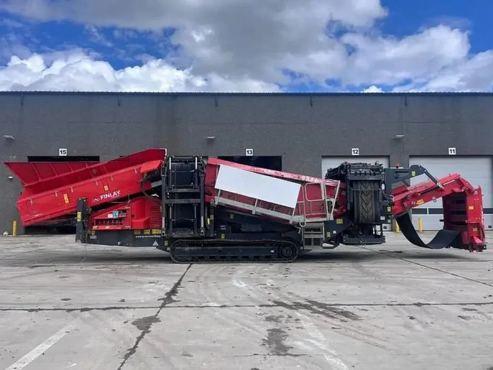 2023 Terex Finlay 883+ Mobile Scalping Screener