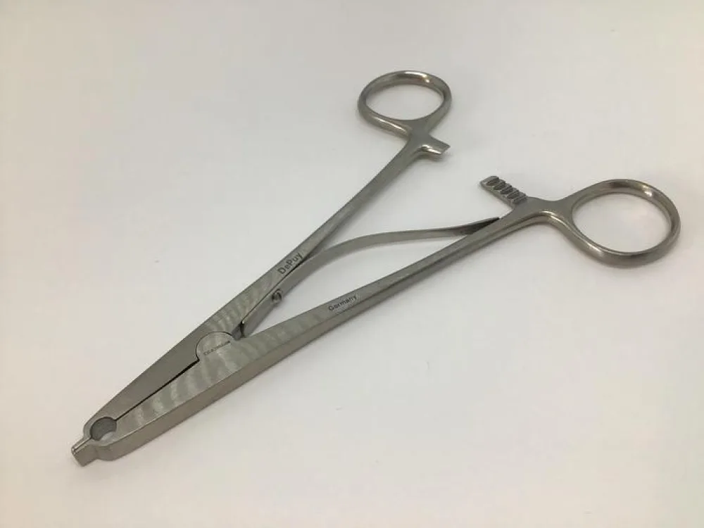 Depuy Raney Clip Applying