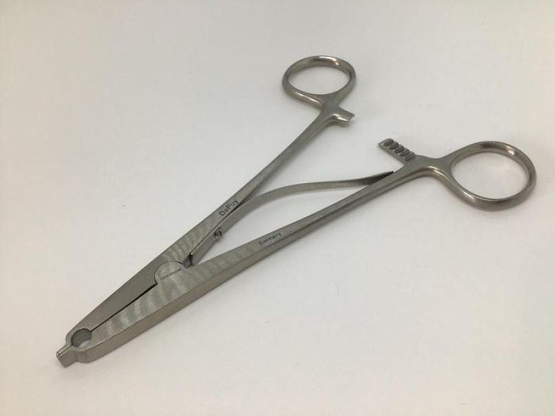 Depuy Raney Clip Applying