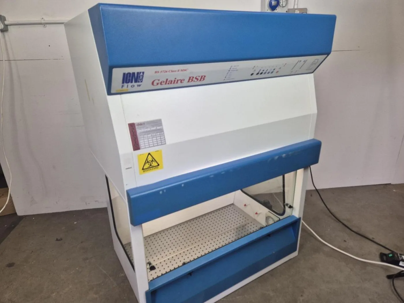ICN Biomedicals Flow Gelaire BSB Class 2 Safety Cabinet - 2