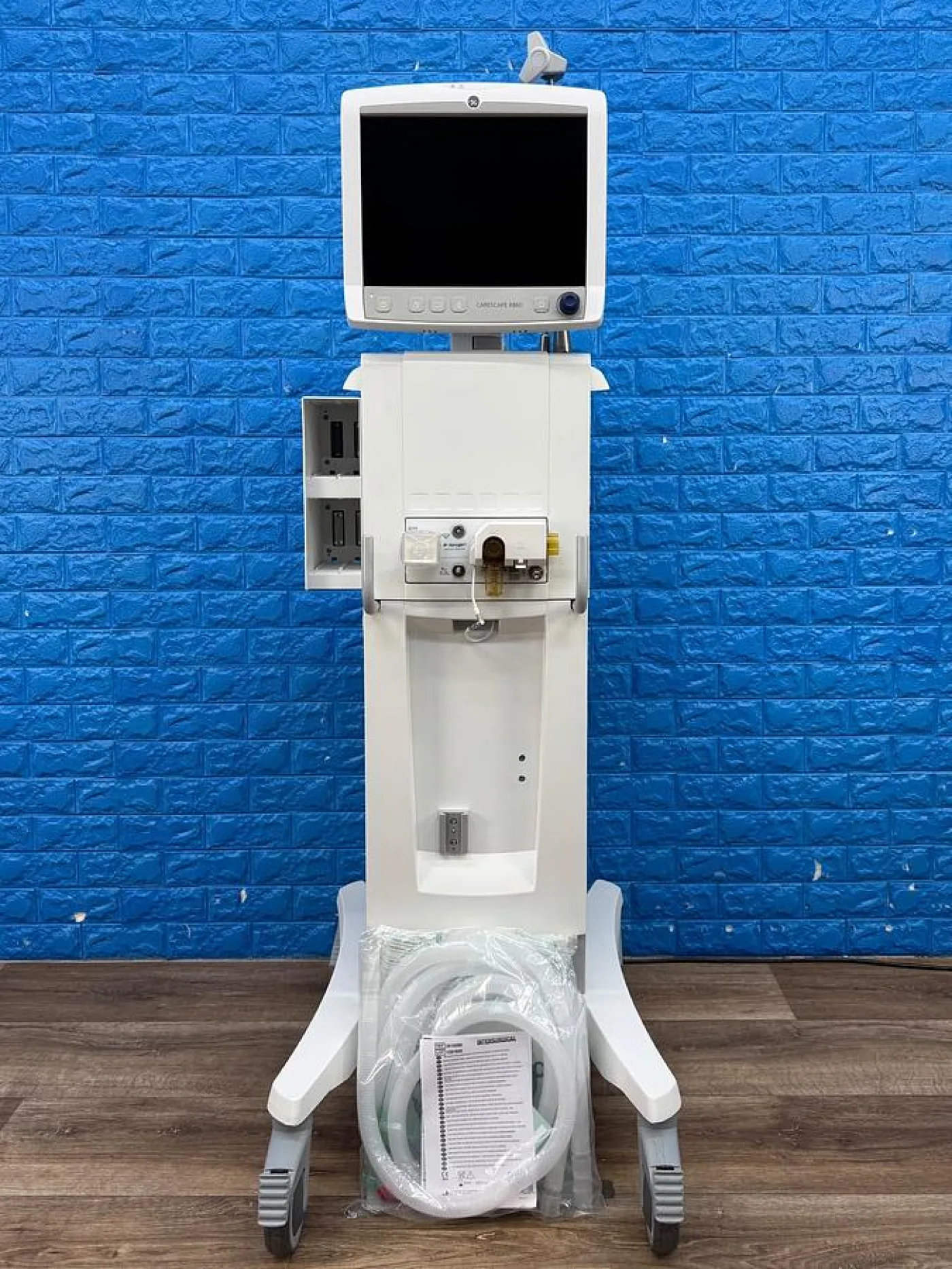 GE R860 Ventilator REF: 1506-8600-000 Hours: 2939 YOM: 2020 (Cooling Fan Issue) - 1