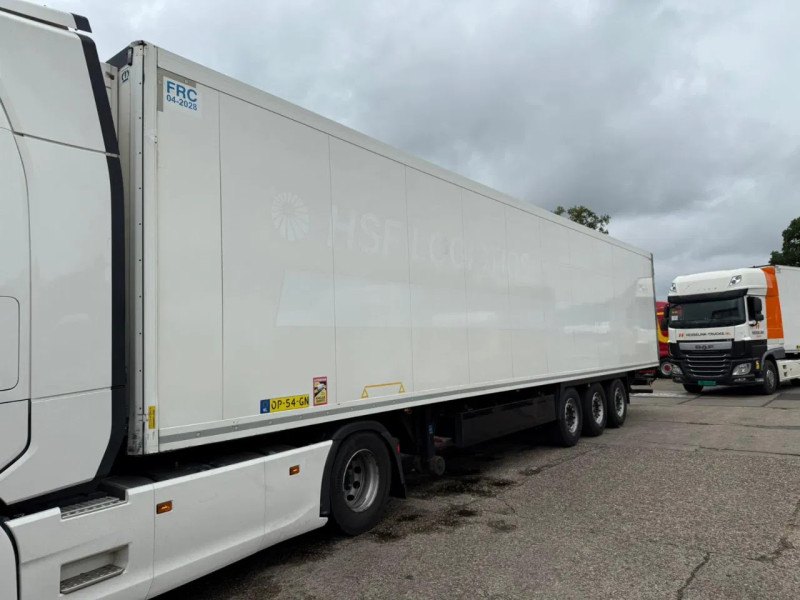 Krone Carrier Vector 1950 MT 5x Meatrails Rohrbahnen Fleisch Hooks
