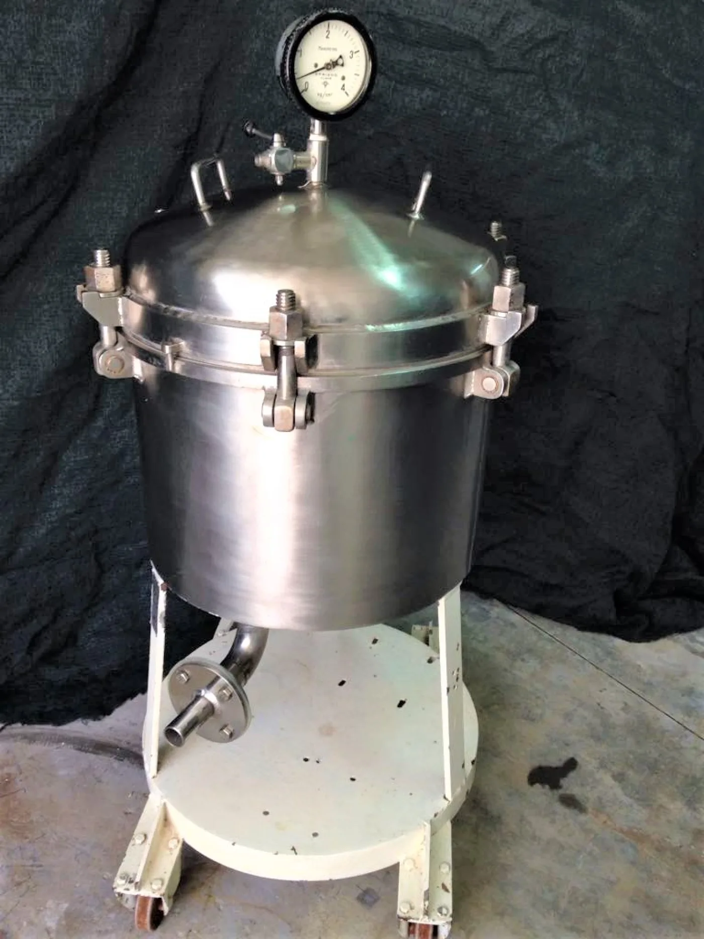 SERBATOIO CARRELLATO IN ACCIAIO INOX CON MANOMETRO - 1