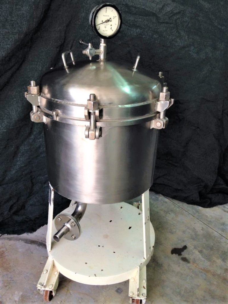 SERBATOIO CARRELLATO IN ACCIAIO INOX CON MANOMETRO