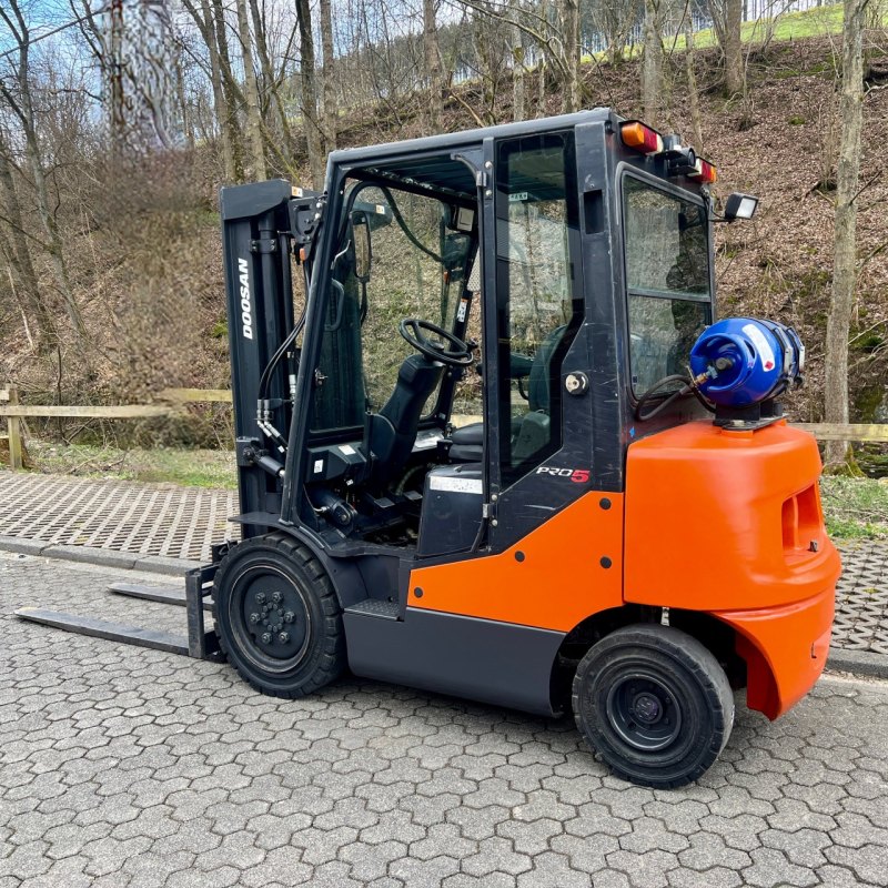 DOOSAN G25E-5 Pro Gasstapler 2,5 t Triplex 4,6 m Gabellänge 1600 mm
