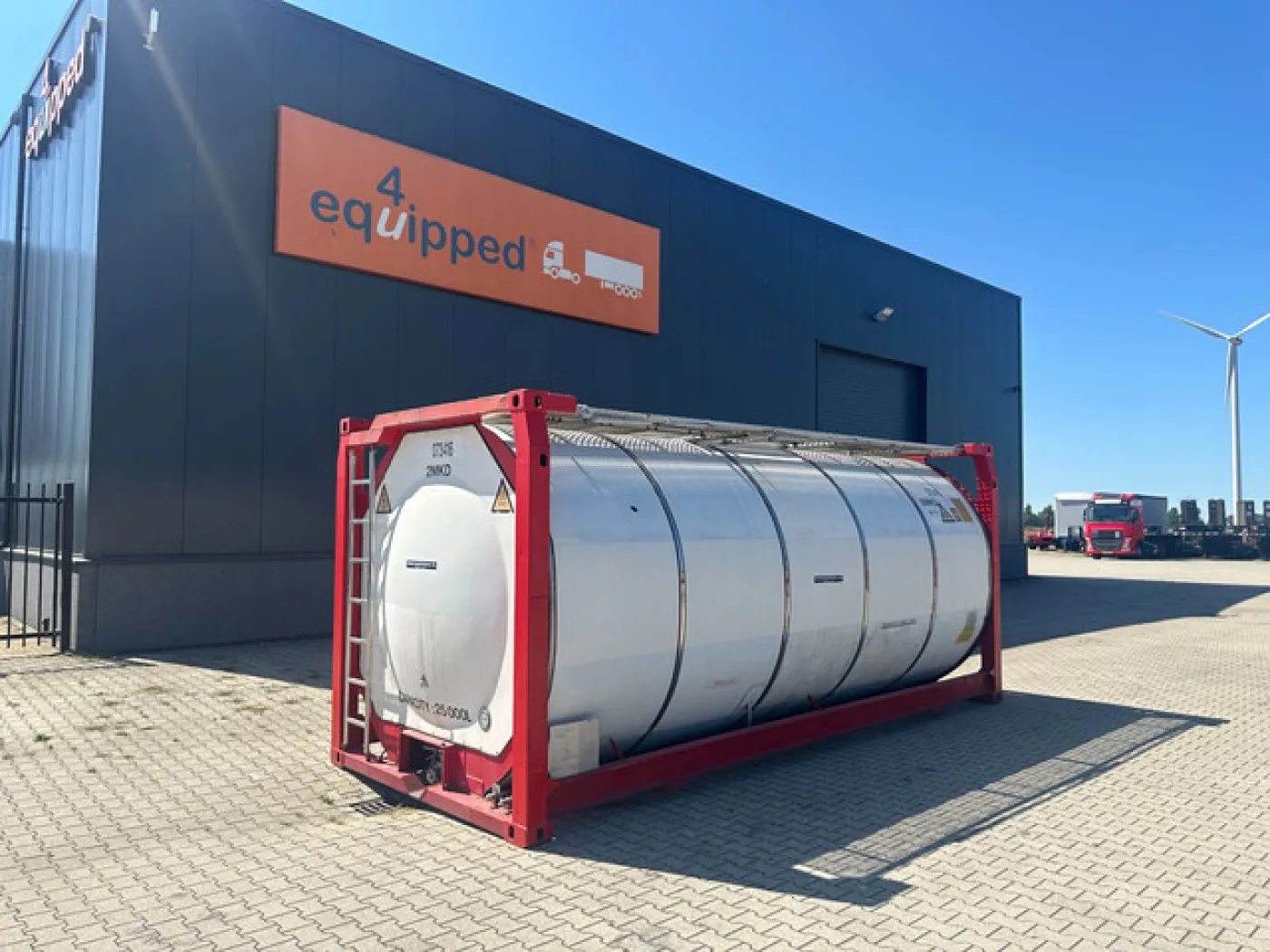 20FT Tankcontainer / 24.980L / UN-Portable T11 / ADR TEST: 12-2028 - 1