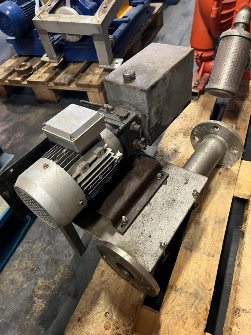 USED 0.55 kW VACUUM PUMP