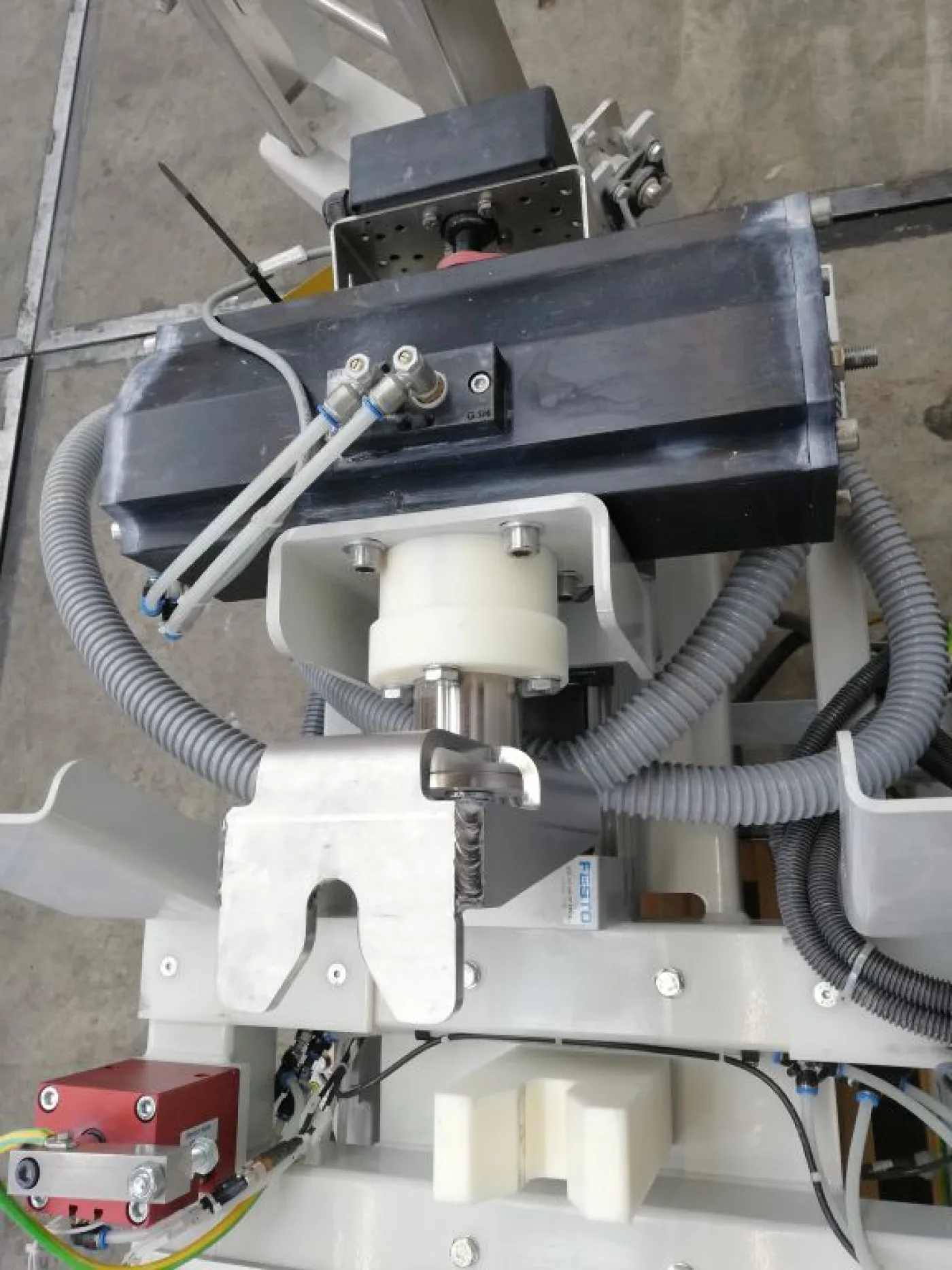 AZO Emptying system AZO Batchtainer - Powder filler - 1